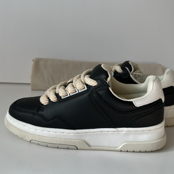 Zara Men’s Chunky Black Sneakers with Cream Laces - Picture 3 of 17